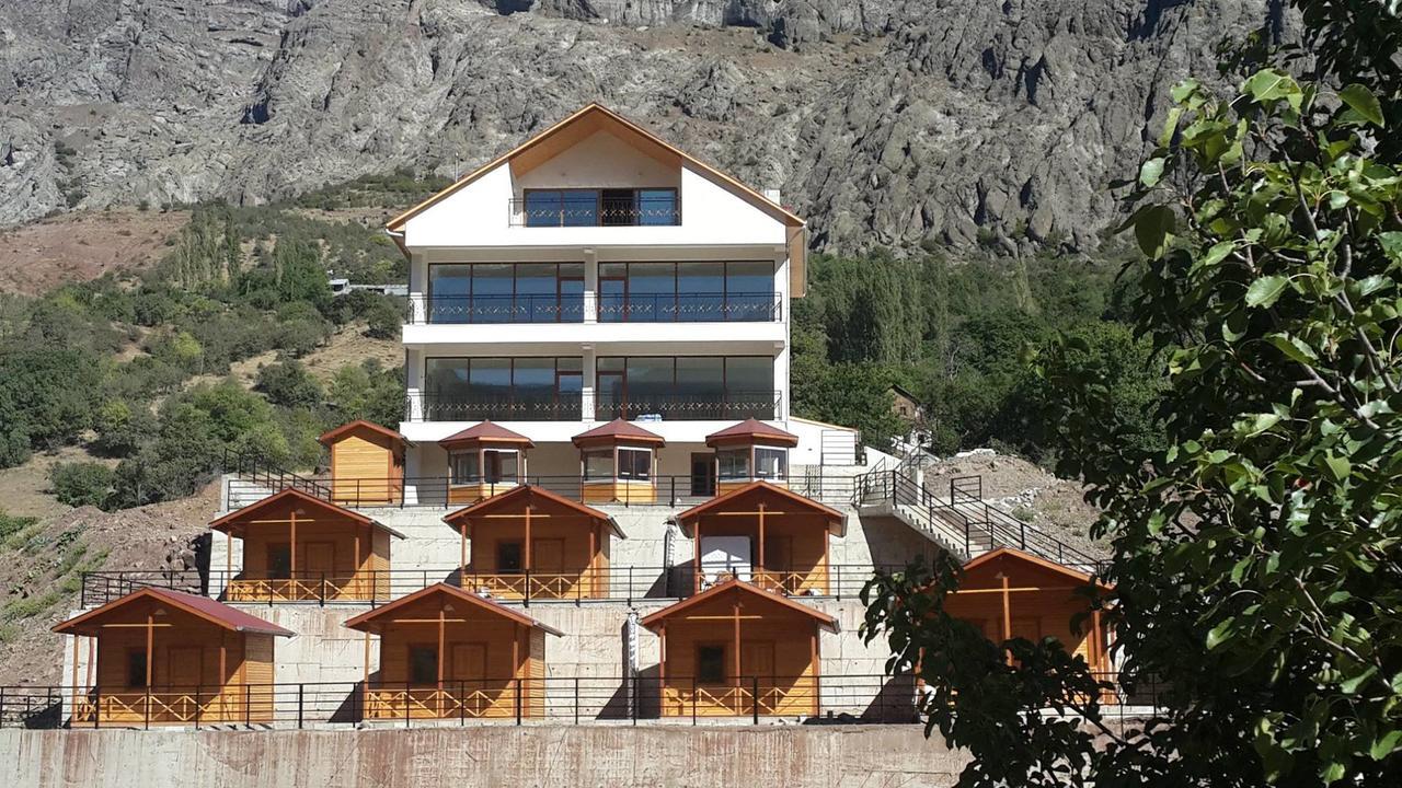 Karsi Bahce Hotell Sebinkarahisar Exteriör bild